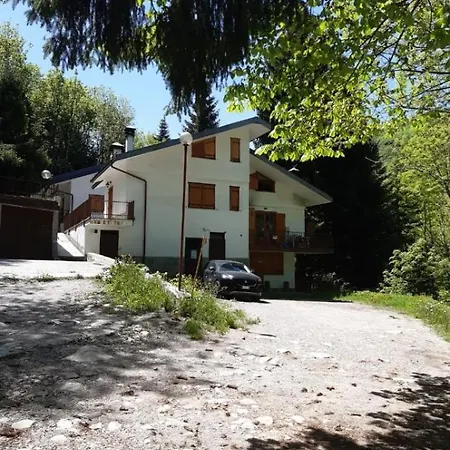 La Mansarda Nel Bosco Apartment *
